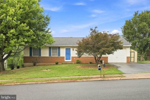 4 Barnhill Rd, Denver, PA, 17517-9183 | Card Image