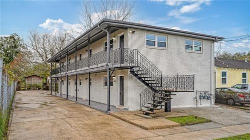 6608 Dauphine St, Arabi, LA, 70032-1137 | Card Image