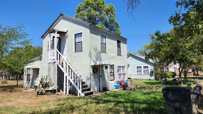 409 N Avenue D, Home with 2 bedrooms, 1 bathrooms and null parking in Waelder TX | Image 6