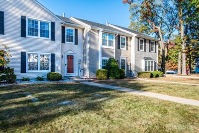 11 Byrnes W Lane, Townhouse with 2 bedrooms, 2 bathrooms and null parking in Sayreville NJ | Image 2