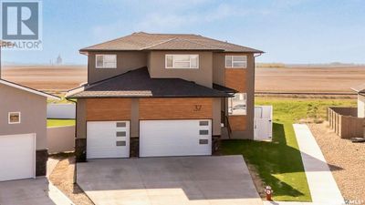 37 Broda Terr, House other with 5 bedrooms, 4 bathrooms and null parking in Moose Jaw SK | Image 1