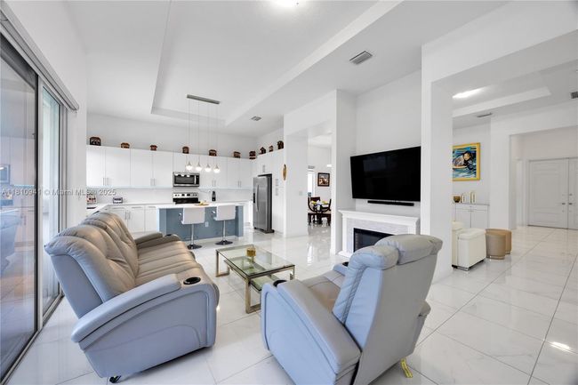 15037 Sw 174 Th St, House other with 4 bedrooms, 4 bathrooms and null parking in Miami FL | Image 9