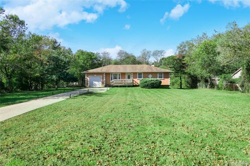 34 Wards Ln, Bellport, NY, 11713-2115 | Card Image