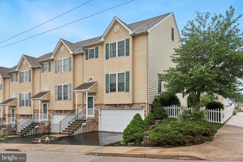 711 Green St, BRIDGEPORT, PA, 19405-1172 | Card Image