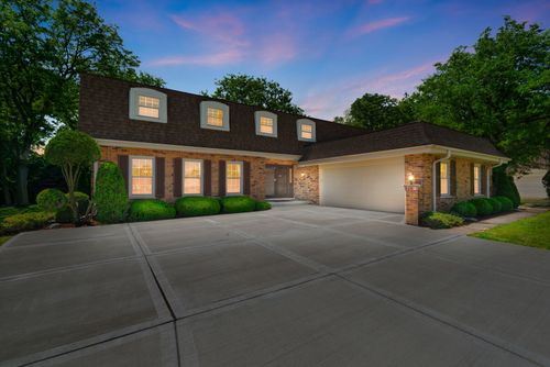65 Regent Dr, Oak Brook, IL, 60523-1745 | Card Image
