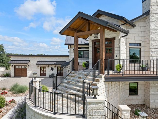 115 Trophy Oak Pt, Home with 5 bedrooms, 5 bathrooms and 3 parking in Fredericksburg TX | Image 5