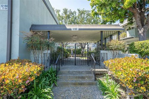 82-5160 E Atherton St, Long Beach, CA, 90815-3700 | Card Image