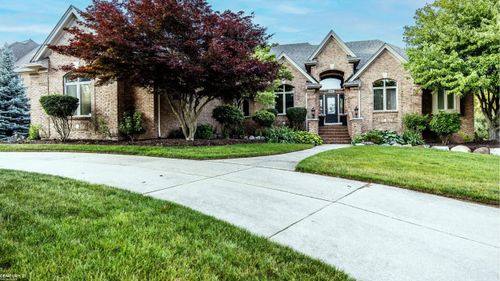 5571 Brookside Ln, Washington Township, MI, 48094-2684 | Card Image