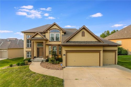 1910 Ne 104th Ter, Kansas City, MO, 64155-3568 | Card Image