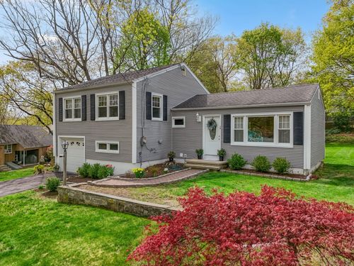 18 Mary Ln, Riverside, CT, 06878-1524 | Card Image