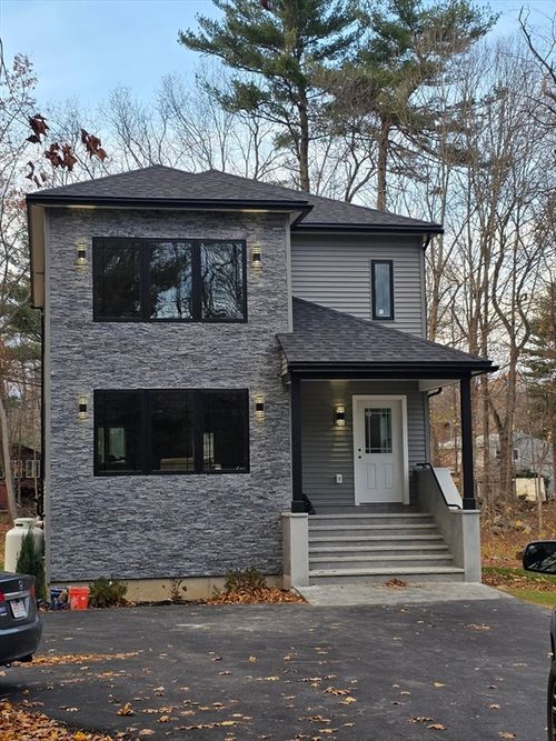 9 Trues Pkwy, Sandown, NH, 03873-2713 | Card Image