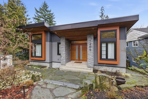 1269 Cloverley St, North Vancouver, BC, V7L1N7 | Card Image