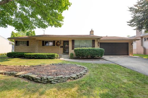 956 Blairmoor Ct, Grosse Pointe Woods, MI, 48236-1245 | Card Image