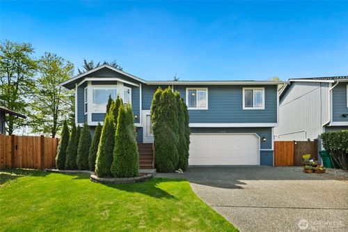 7112 55th Pl Ne, Marysville, WA, 98270-8936 | Card Image