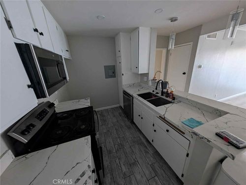 302-5460 White Oak Ave, Encino, CA, 91316-2401 | Card Image