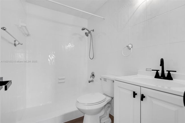 11030 Sw 42 Nd St, House other with 3 bedrooms, 3 bathrooms and null parking in Miami FL | Image 17