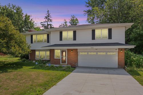 5867 Central Ave Ne, Fridley, MN, 55432-5707 | Card Image