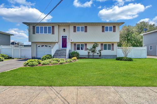 86 Paris Ct, West Islip, NY, 11795-2816 | Card Image