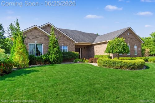 54525 Brentwood Dr, South Lyon, MI, 48178-8009 | Card Image