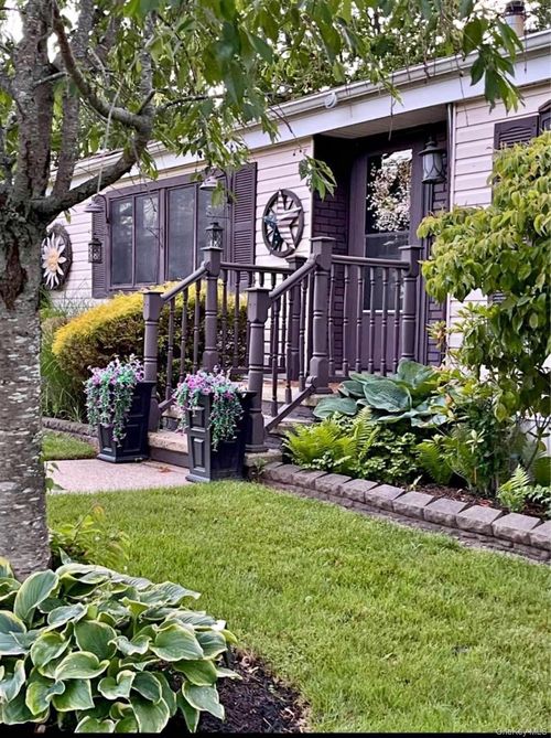 383-1661 Old Country Rd, Riverhead, NY, 11901-4415 | Card Image