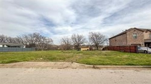 318 Castleridge Dr, Little Elm, TX, 75068-5529 | Card Image