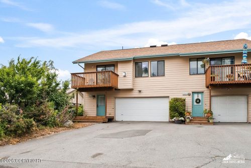 635 Pearl Dr, Anchorage, AK, 99518-1836 | Card Image