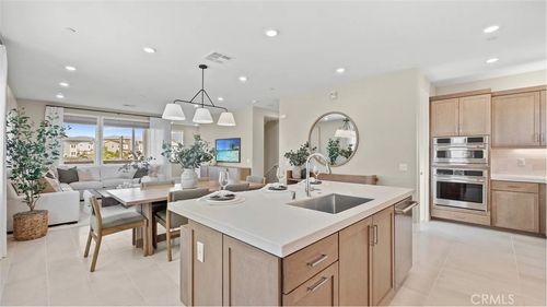 825 Sonia, Irvine, CA, 92618-5916 | Card Image