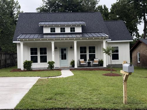 305 E 1st North St, Summerville, SC, 29483-6805 | Card Image