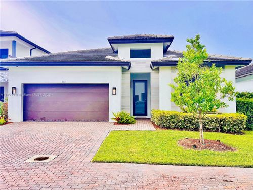 8143 Nw 45th St, Doral, FL, 33166-5838 | Card Image
