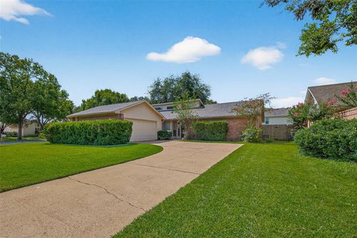 3018 Arrowhead Dr, Sugar Land, TX, 77479-1511 | Card Image