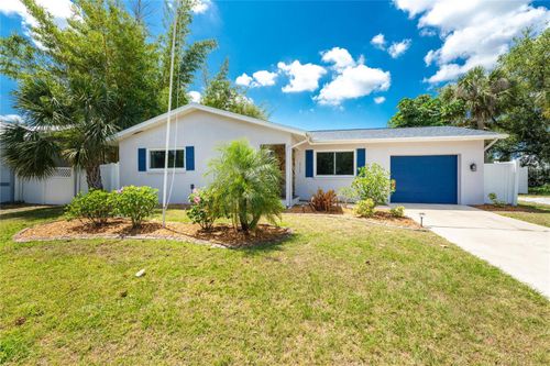 557 Magnolia Ave Nw, PORT CHARLOTTE, FL, 33952-7817 | Card Image