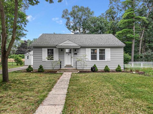 548 Cromwell Dr, Traverse City, MI, 49686-3542 | Card Image