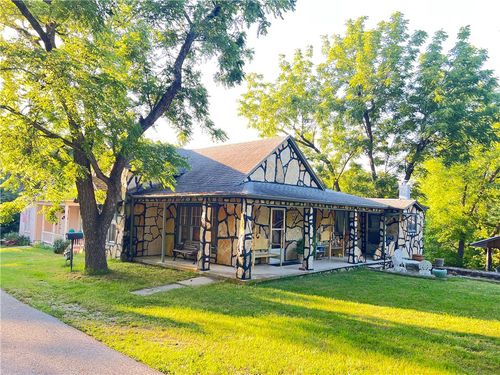 39 Vaughn St, Eureka Springs, AR, 72632-3321 | Card Image