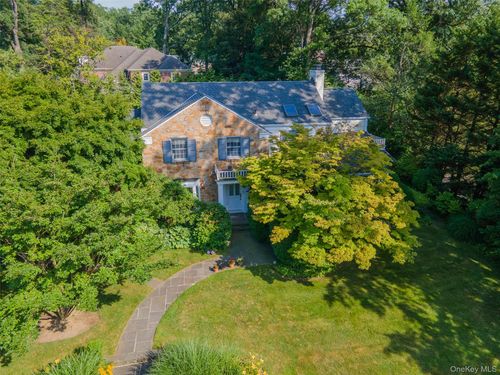 2 W Woods Rd, Great Neck, NY, 11020-1220 | Card Image