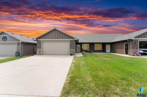 8809 W Annabelle St, Sioux Falls, SD, 57106-4808 | Card Image