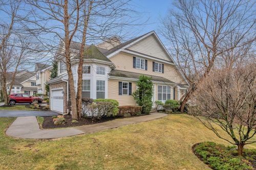 1-1 Dogwood Ct, Middlebury, CT, 06762-2936 | Card Image