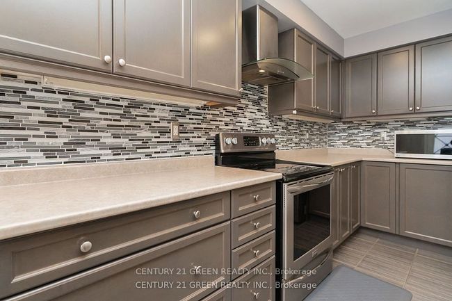 94 Snowling Dr, House attached with 6 bedrooms, 4 bathrooms and 2 parking in Ajax ON | Image 18