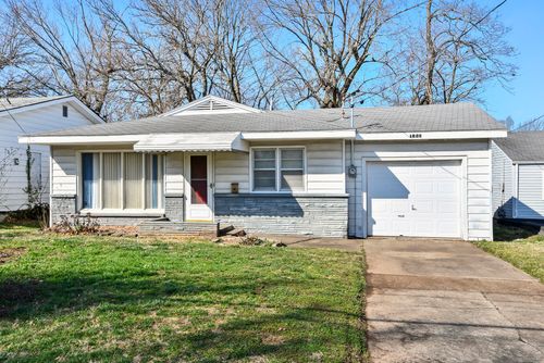 1825 S Weaver Ave, Springfield, MO, 65807-2421 | Card Image
