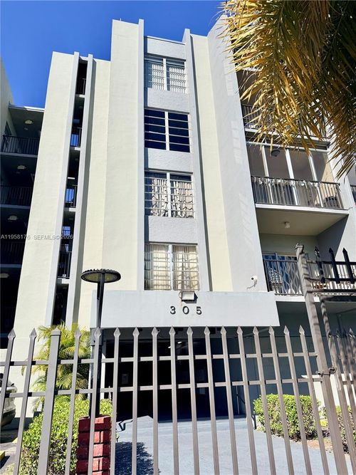 516-305 W 68th St, Hialeah, FL, 33014 | Card Image