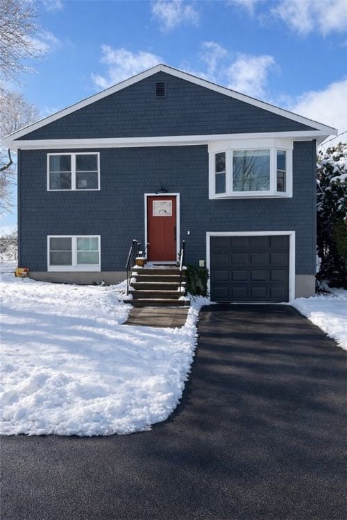 102 Easton Ave, Portsmouth, RI, 02871-5519 | Card Image