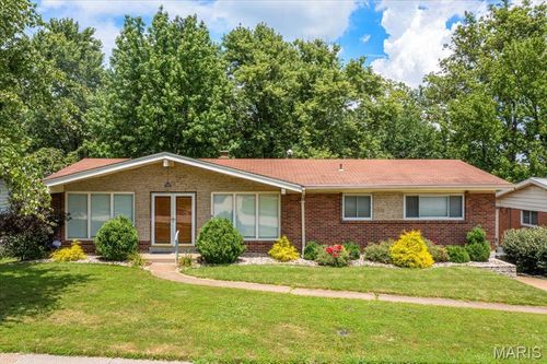 10619 Hayden Hill Dr, Saint Louis, MO, 63123-3928 | Card Image