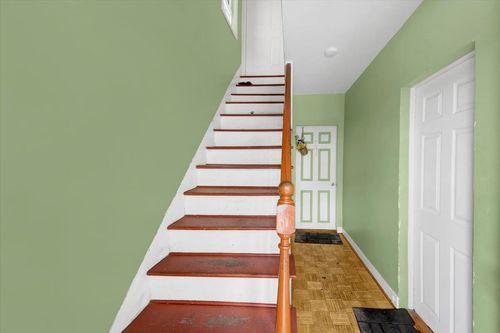 14 Bartels Pl, New Rochelle, NY, 10801-6902 | Card Image