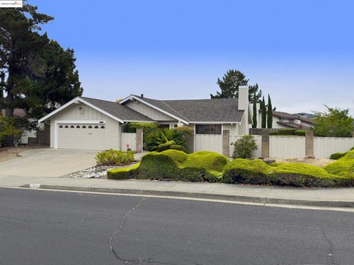 4800 Full Moon Dr, Richmond, CA, 94803-2138 | Card Image