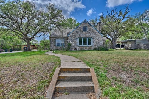 1284 E Hempstead St, Giddings, TX, 78942-3518 | Card Image