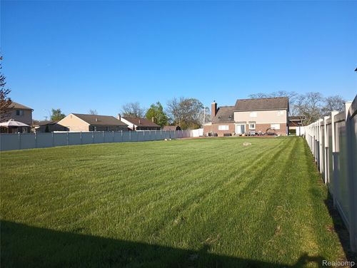 15450 Reeck Rd, Southgate, MI, 48195-3236 | Card Image