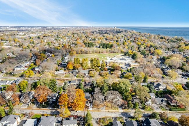 334 Oakwood Dr, House other with 3 bedrooms, 3 bathrooms and 2 parking in Burlington ON | Image 38