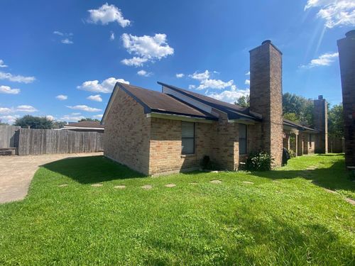 cd-8915 Emnora Ln, Houston, TX, 77080-6021 | Card Image