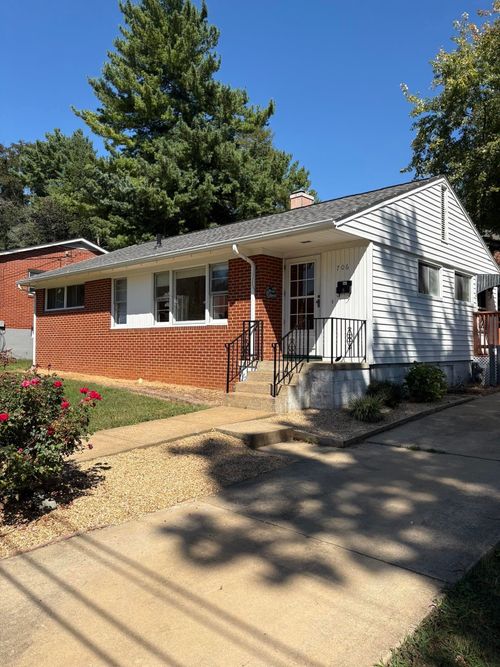 706 Cherry Hill Dr, Staunton, VA, 24401-1911 | Card Image