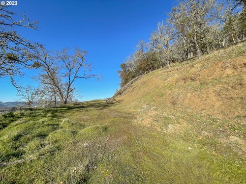 611 N View Dr, Winchester, OR, 97495-8958 | Card Image