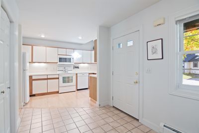 154 Hayes Avenue, Condo with 2 bedrooms, 2 bathrooms and null parking in South Burlington VT | Image 3